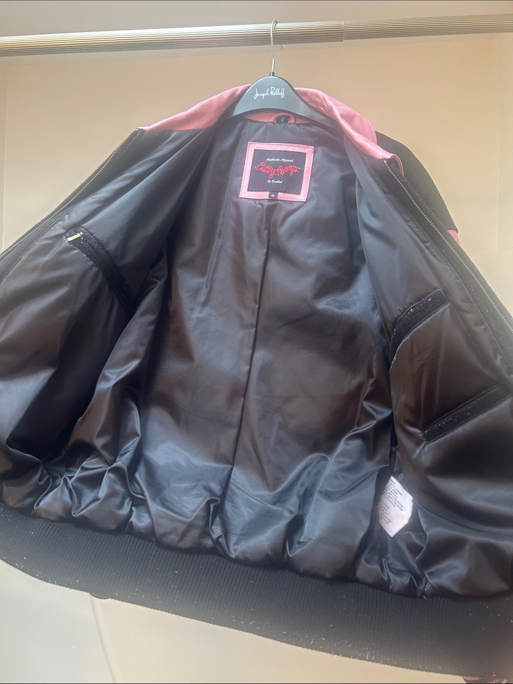 Vintage 2004 Rare Betty Boop Black and Pink Cartoon Panel Bomber Jacket - Picture 6 of 7